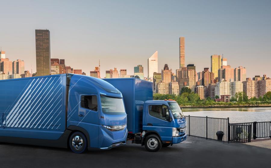  Mitsubishi E-Fuso Vision One 2017 года  (фото 2 из 3)